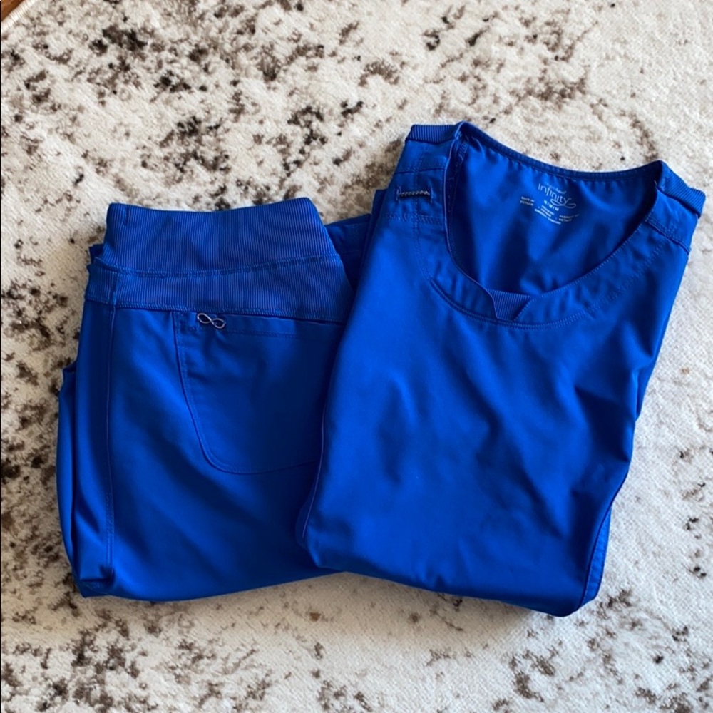 Cherokee Infinity scrub set size medium!